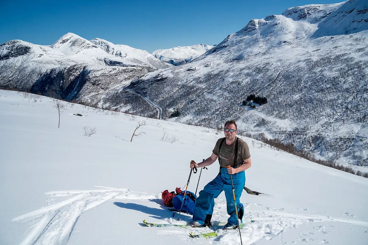 Opp frå Handedalen med Vistdalsheia bak